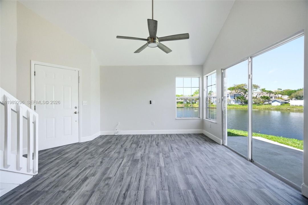 Activo con contrato: $298,000 (3 camas, 2 baños, 1167 Pies cuadrados)