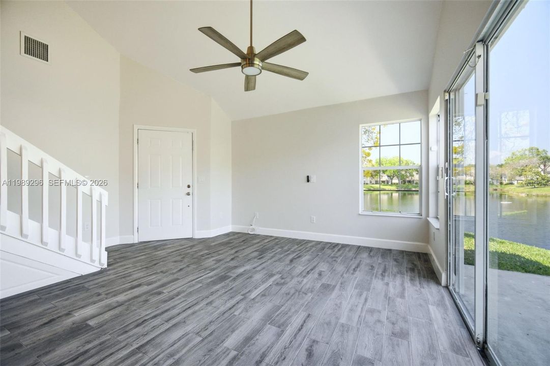Activo con contrato: $298,000 (3 camas, 2 baños, 1167 Pies cuadrados)
