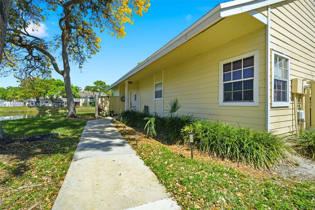 Activo con contrato: $298,000 (3 camas, 2 baños, 1167 Pies cuadrados)