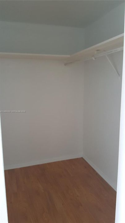 For Sale: $308,000 (1 beds, 1 baths, 910 Square Feet)