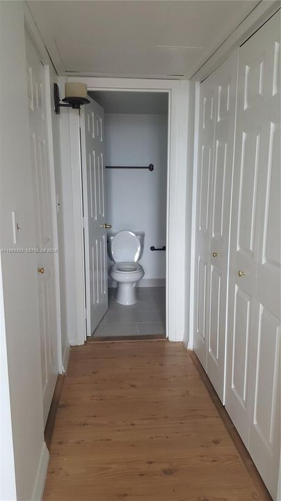 For Sale: $308,000 (1 beds, 1 baths, 910 Square Feet)