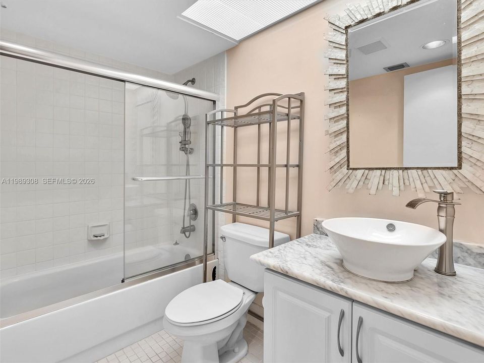 Под контрактом: $199,990 (2 спален, 2 ванн, 1192 Квадратных фут)