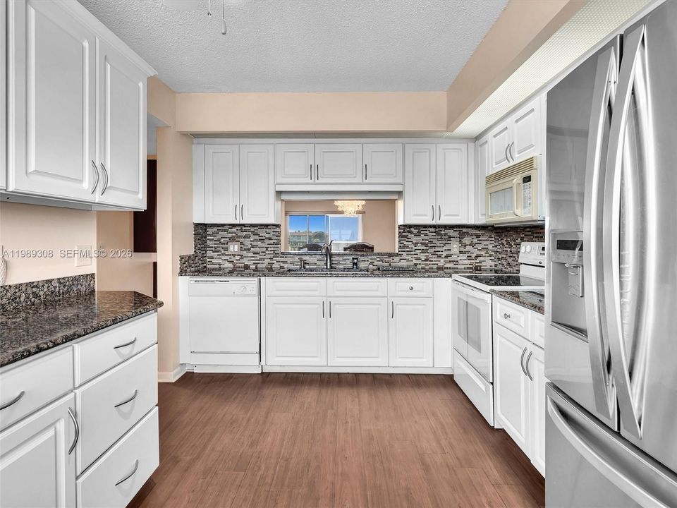 Под контрактом: $199,990 (2 спален, 2 ванн, 1192 Квадратных фут)