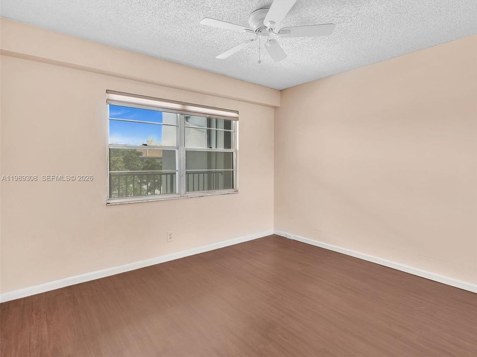 Под контрактом: $199,990 (2 спален, 2 ванн, 1192 Квадратных фут)