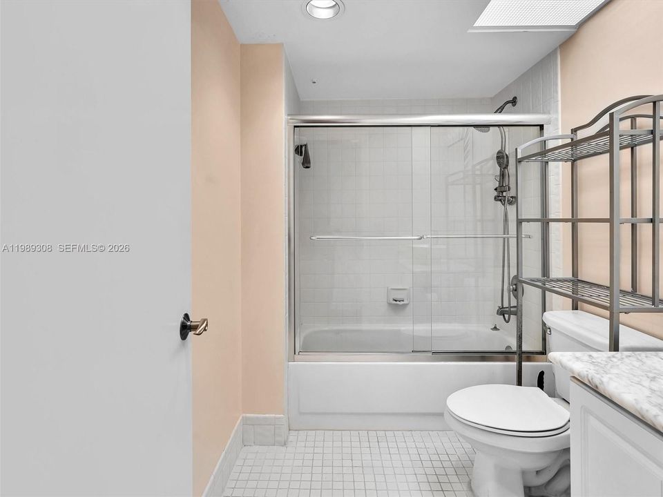 Под контрактом: $199,990 (2 спален, 2 ванн, 1192 Квадратных фут)
