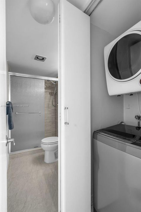 Activo con contrato: $549,000 (3 camas, 3 baños, 1465 Pies cuadrados)