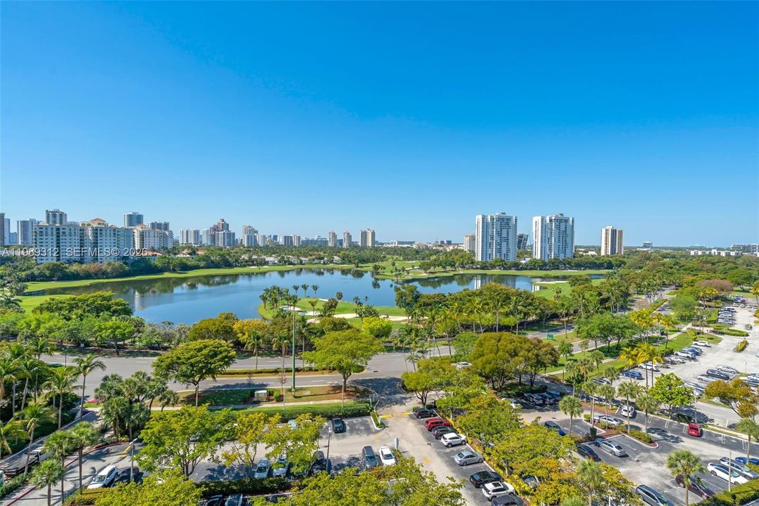 Activo con contrato: $549,000 (3 camas, 3 baños, 1465 Pies cuadrados)