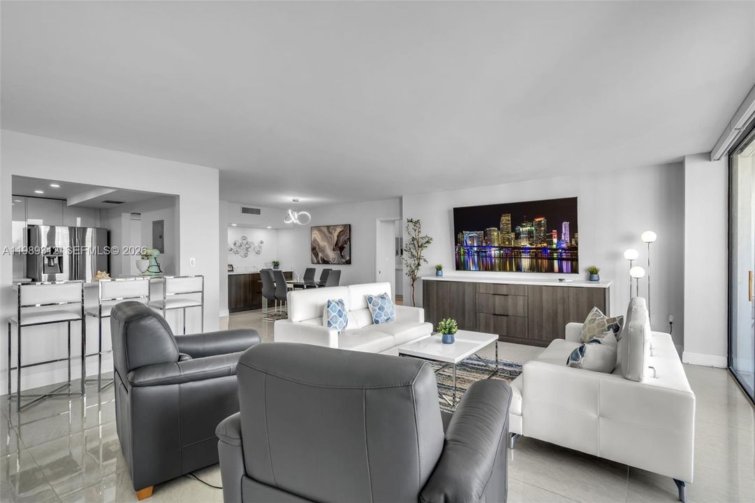 Activo con contrato: $549,000 (3 camas, 3 baños, 1465 Pies cuadrados)