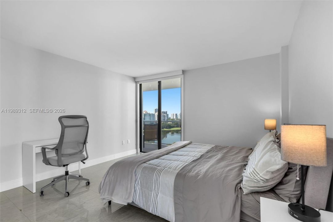 Activo con contrato: $549,000 (3 camas, 3 baños, 1465 Pies cuadrados)