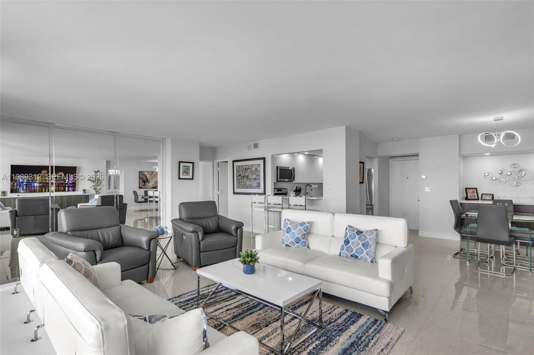 Activo con contrato: $549,000 (3 camas, 3 baños, 1465 Pies cuadrados)