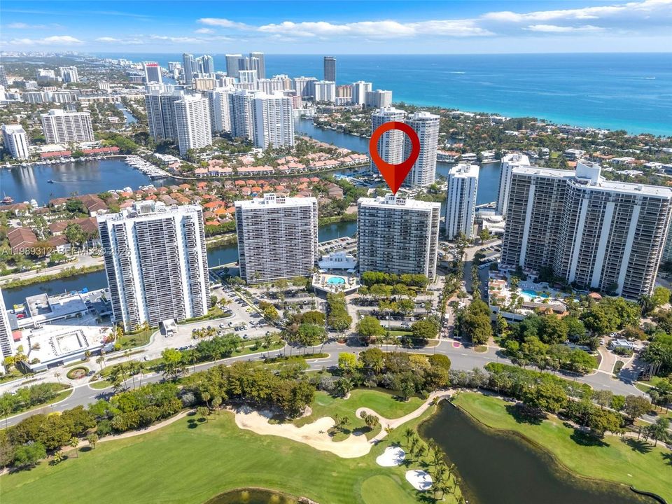 Activo con contrato: $549,000 (3 camas, 3 baños, 1465 Pies cuadrados)