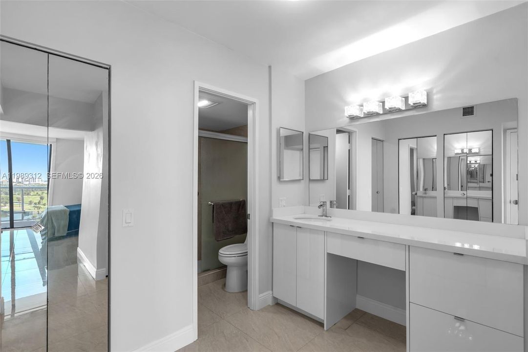 Activo con contrato: $549,000 (3 camas, 3 baños, 1465 Pies cuadrados)