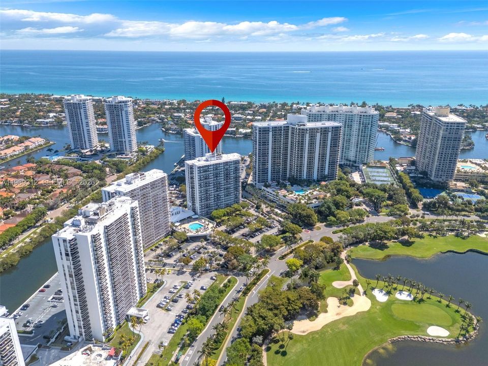 Activo con contrato: $549,000 (3 camas, 3 baños, 1465 Pies cuadrados)