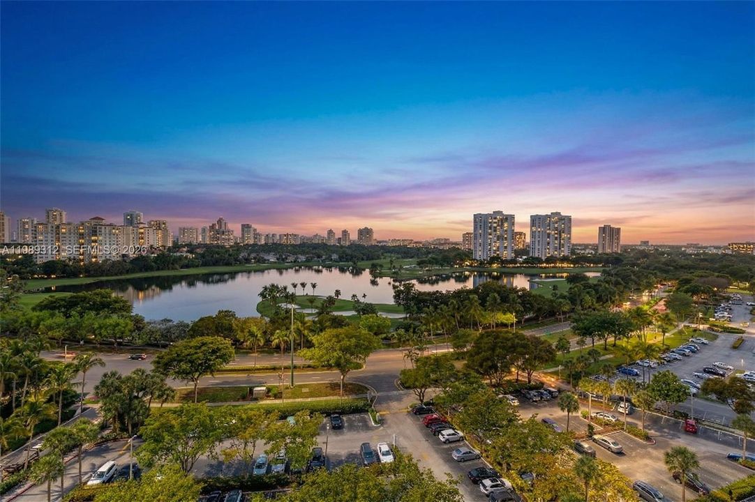 Activo con contrato: $549,000 (3 camas, 3 baños, 1465 Pies cuadrados)