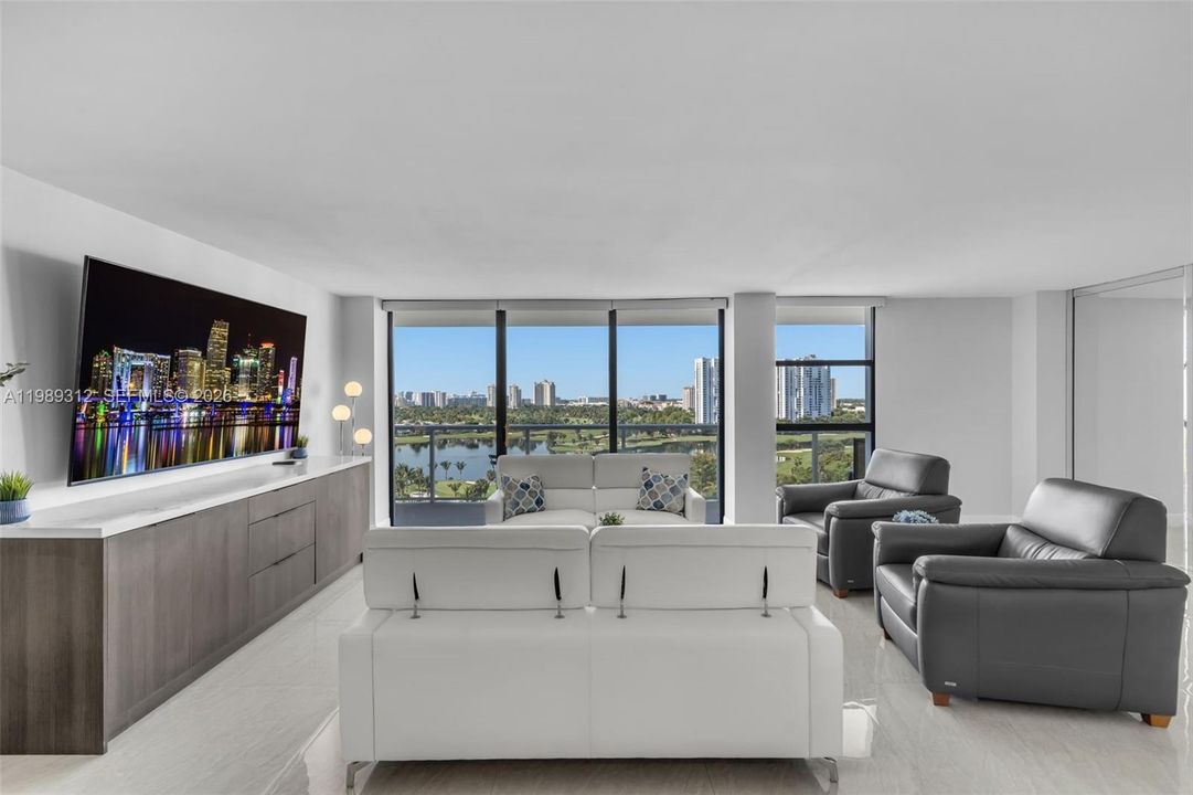 Activo con contrato: $549,000 (3 camas, 3 baños, 1465 Pies cuadrados)
