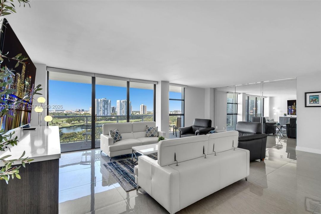 Activo con contrato: $549,000 (3 camas, 3 baños, 1465 Pies cuadrados)