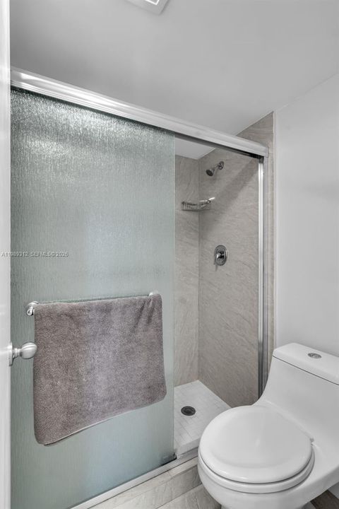 Activo con contrato: $549,000 (3 camas, 3 baños, 1465 Pies cuadrados)
