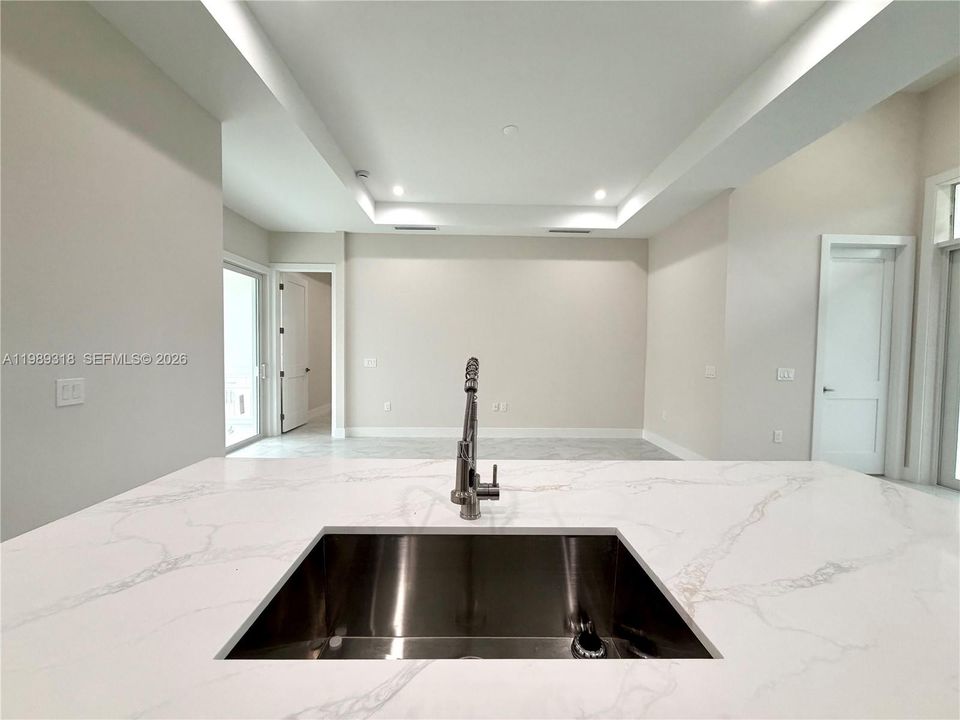 Недавно продано: $509,999 (4 спален, 2 ванн, 1616 Квадратных фут)