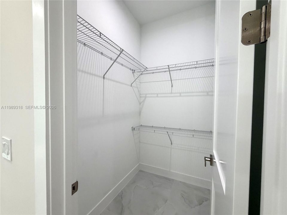 Недавно продано: $509,999 (4 спален, 2 ванн, 1616 Квадратных фут)