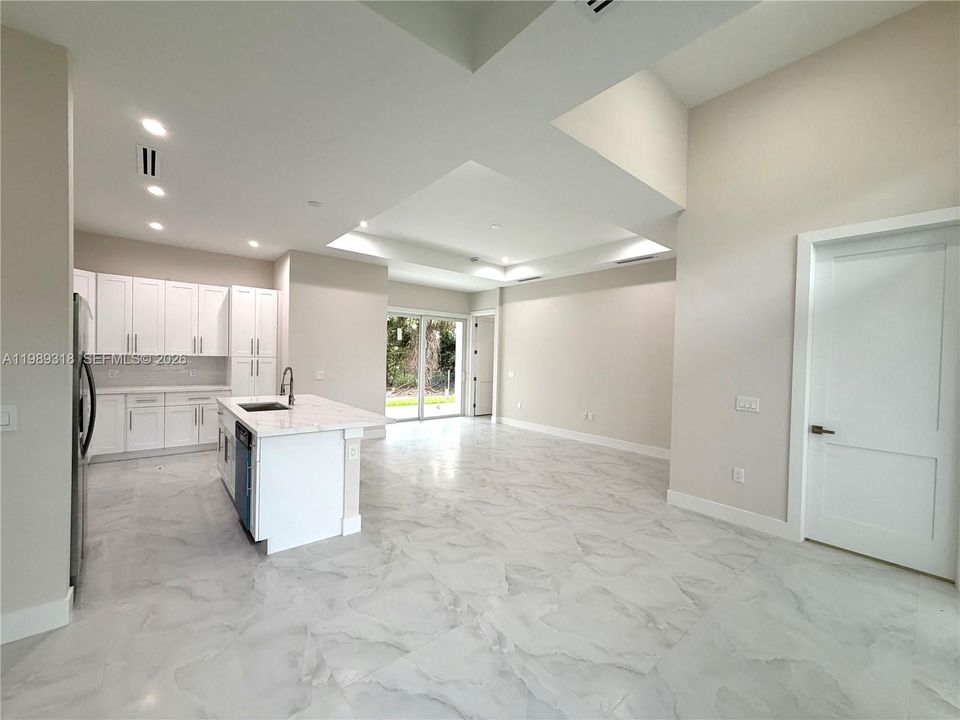Недавно продано: $509,999 (4 спален, 2 ванн, 1616 Квадратных фут)