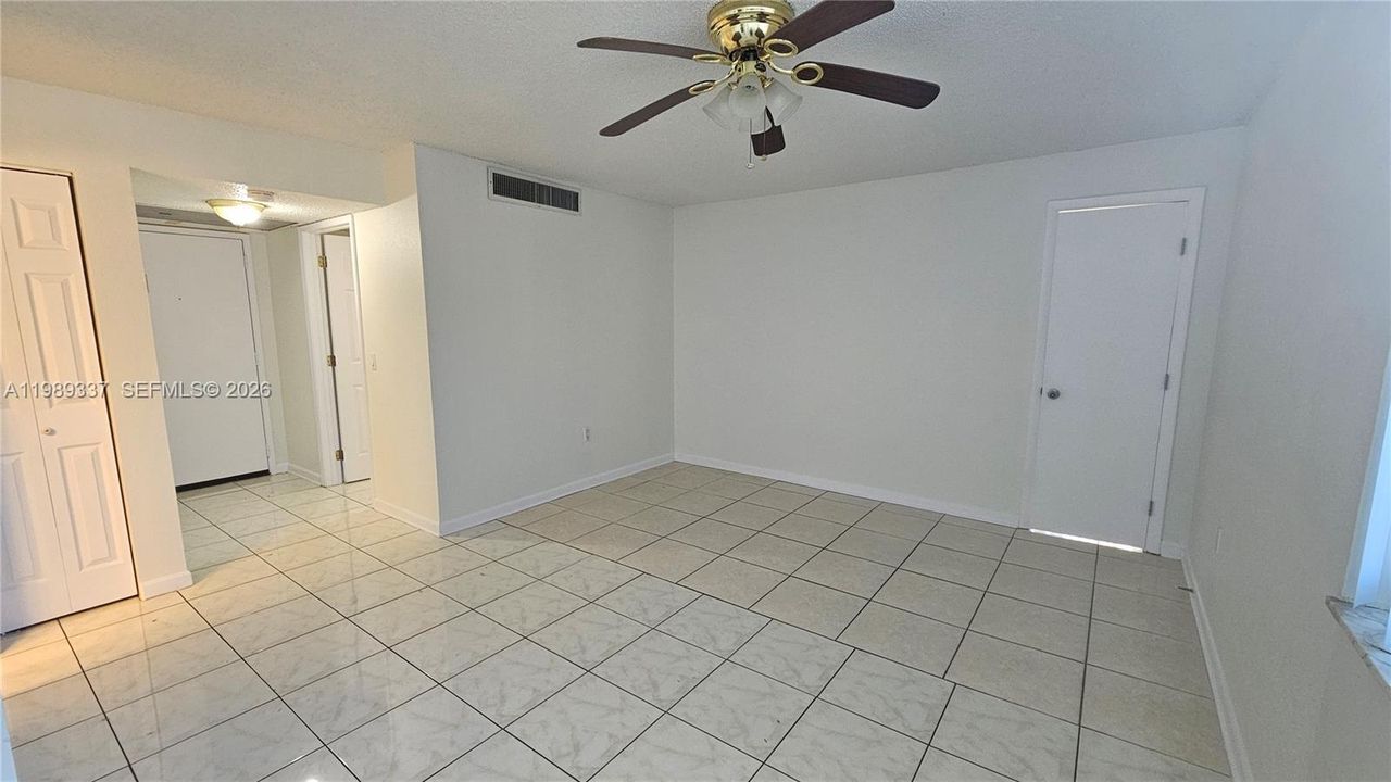 For Sale: $225,000 (2 beds, 2 baths, 1000 Square Feet)