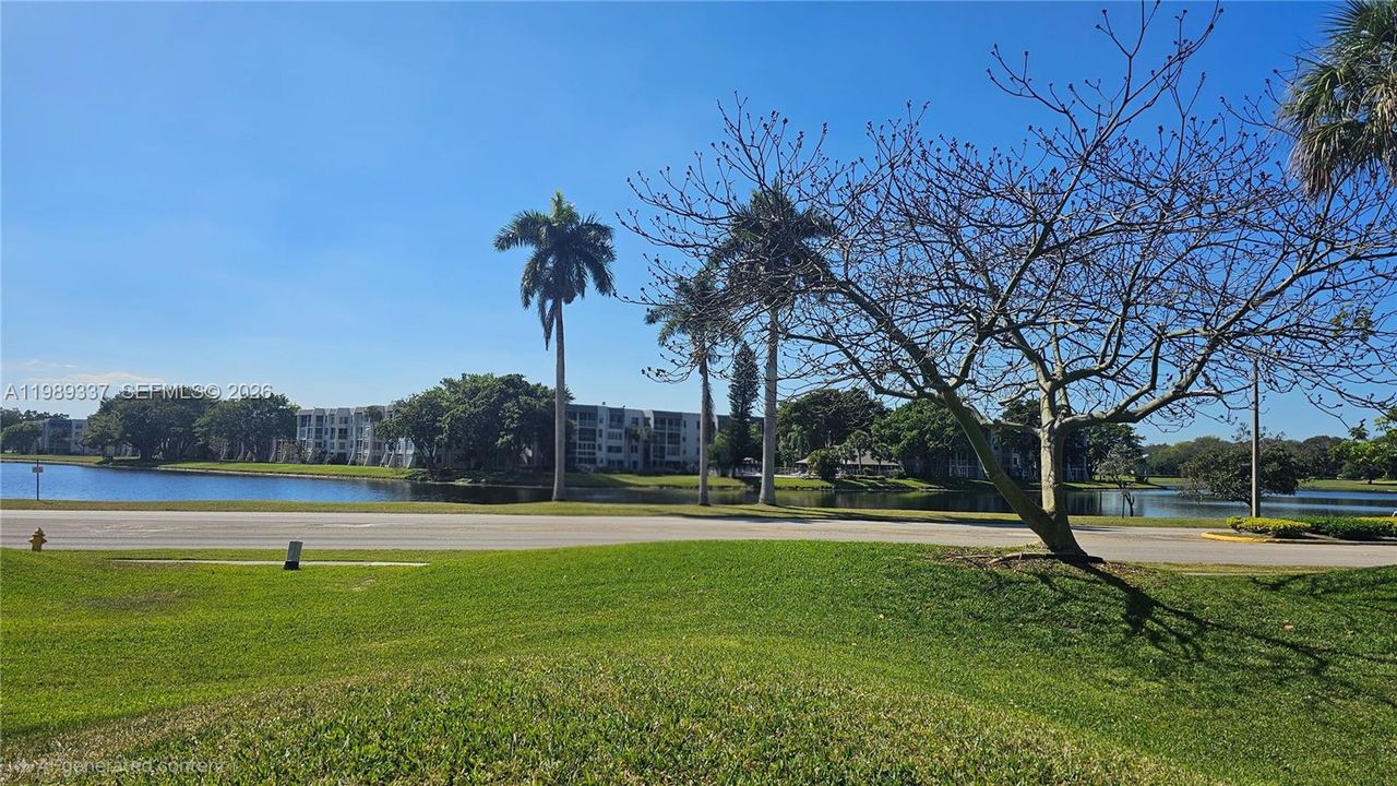 For Sale: $225,000 (2 beds, 2 baths, 1000 Square Feet)