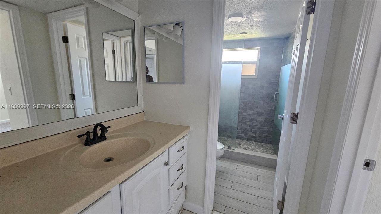 For Sale: $225,000 (2 beds, 2 baths, 1000 Square Feet)