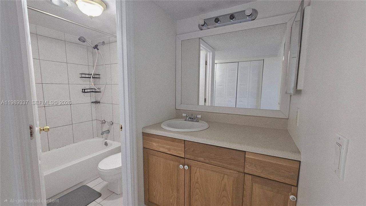 For Sale: $225,000 (2 beds, 2 baths, 1000 Square Feet)