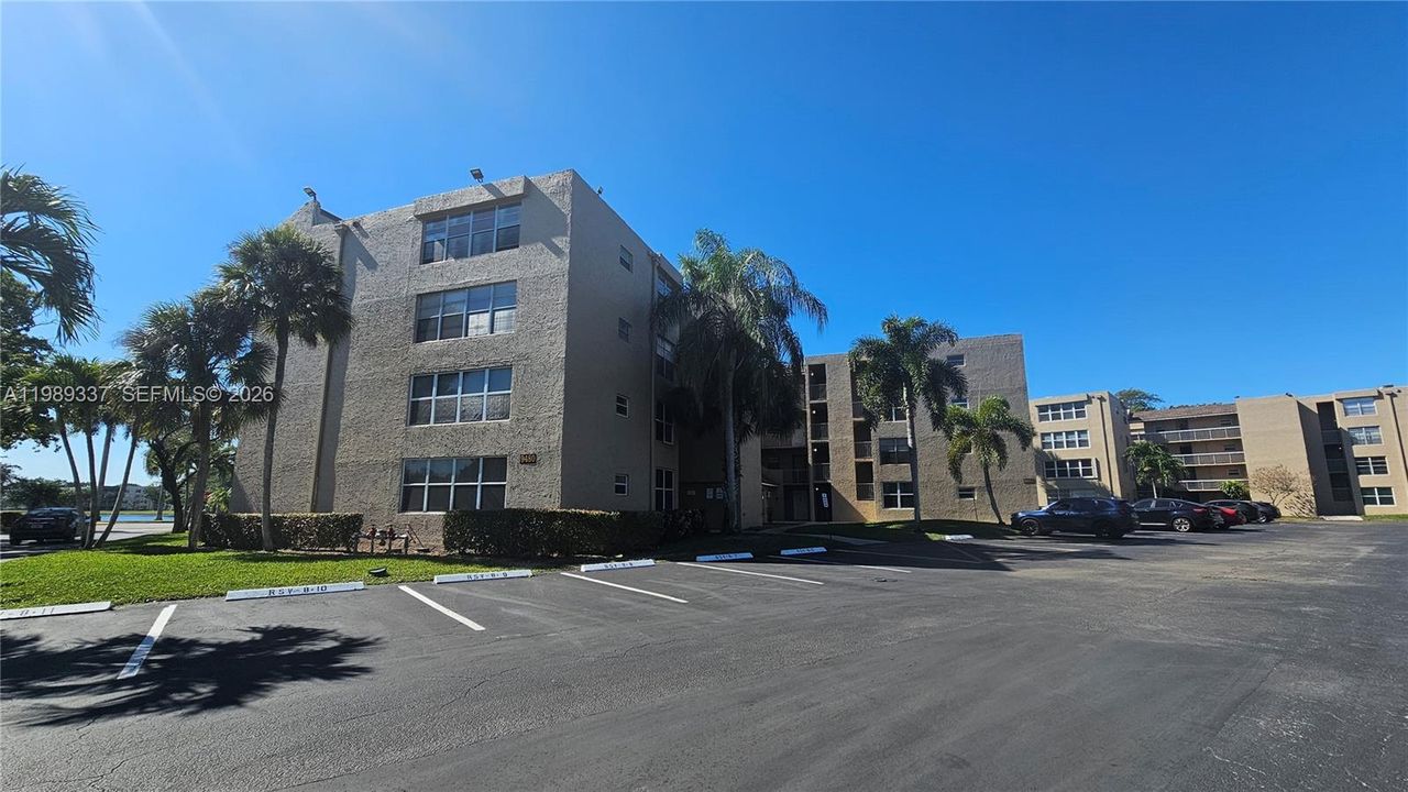 For Sale: $225,000 (2 beds, 2 baths, 1000 Square Feet)