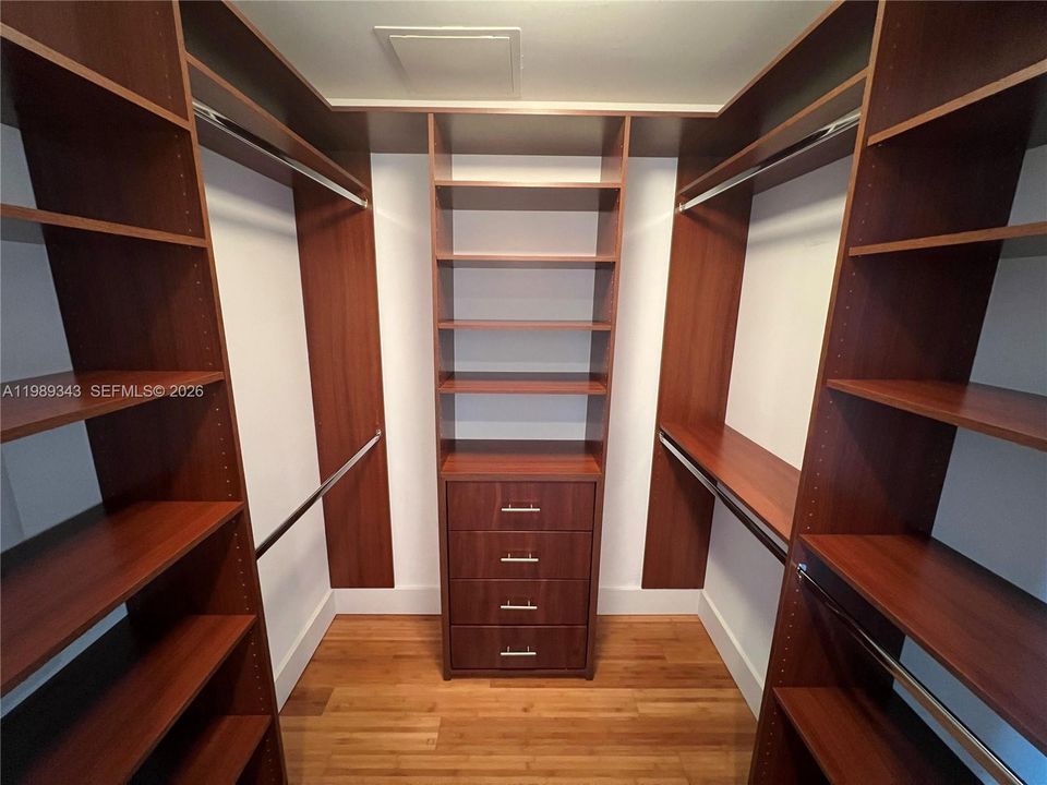Mst Bdrm HIS Walk-in Closet