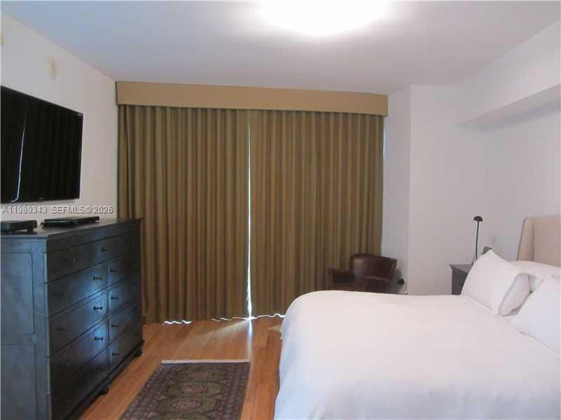 Linen curtains in Mst Bdrm