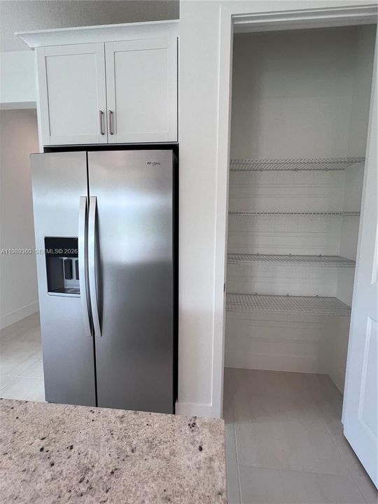 Activo con contrato: $4,800 (4 camas, 2 baños, 1739 Pies cuadrados)