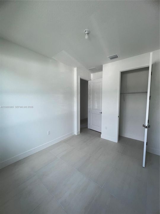 Activo con contrato: $4,800 (4 camas, 2 baños, 1739 Pies cuadrados)