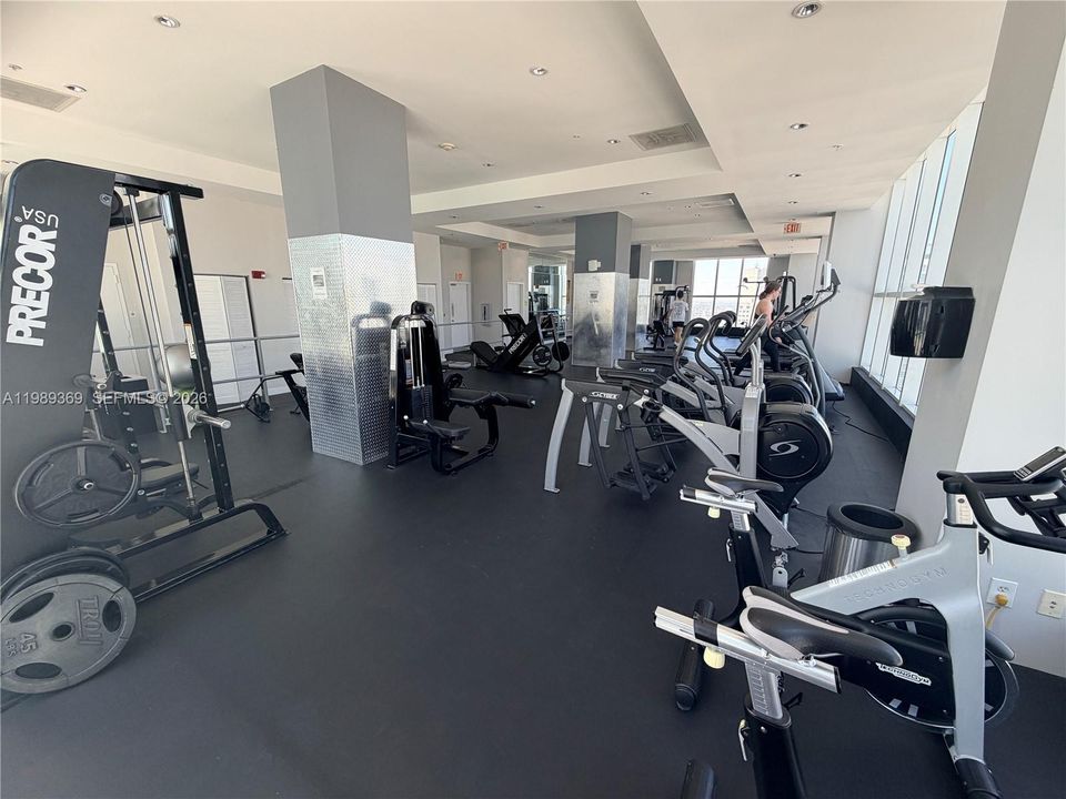 For Sale: $299,000 (1 beds, 1 baths, 662 Square Feet)