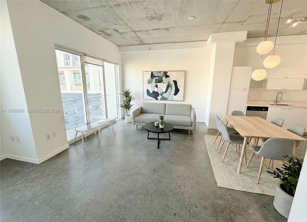 For Sale: $299,000 (1 beds, 1 baths, 662 Square Feet)