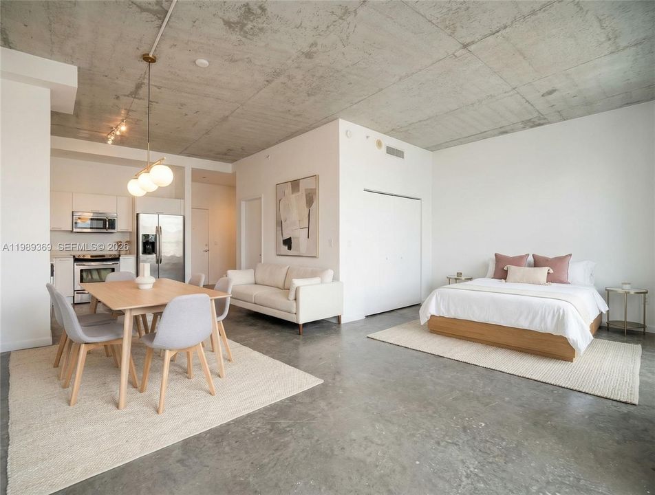For Sale: $299,000 (1 beds, 1 baths, 662 Square Feet)