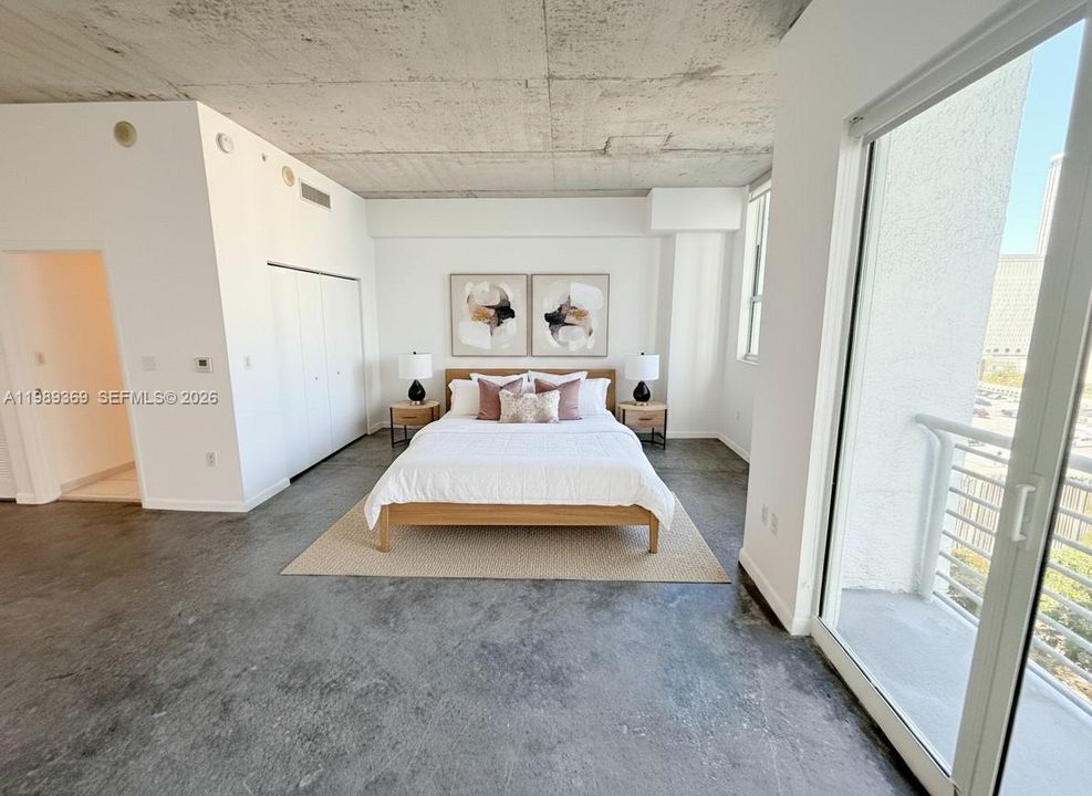 For Sale: $299,000 (1 beds, 1 baths, 662 Square Feet)