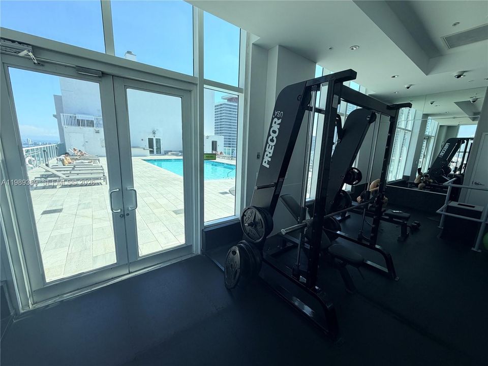 For Sale: $299,000 (1 beds, 1 baths, 662 Square Feet)