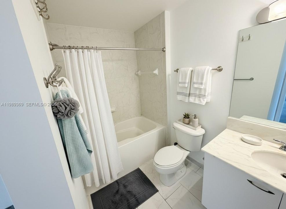 For Sale: $299,000 (1 beds, 1 baths, 662 Square Feet)