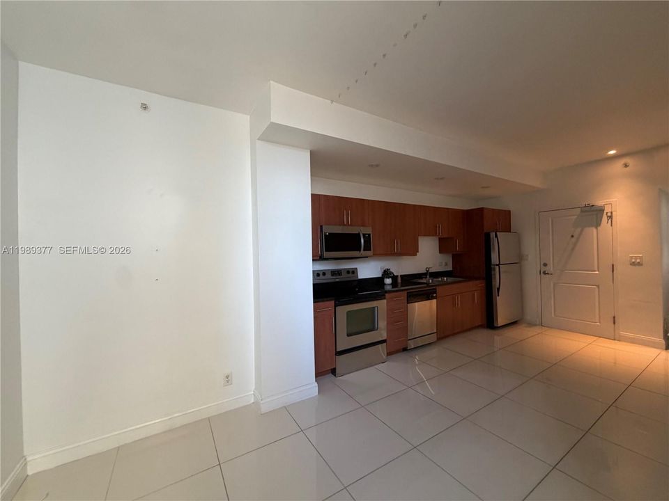 For Sale: $230,000 (1 beds, 1 baths, 553 Square Feet)