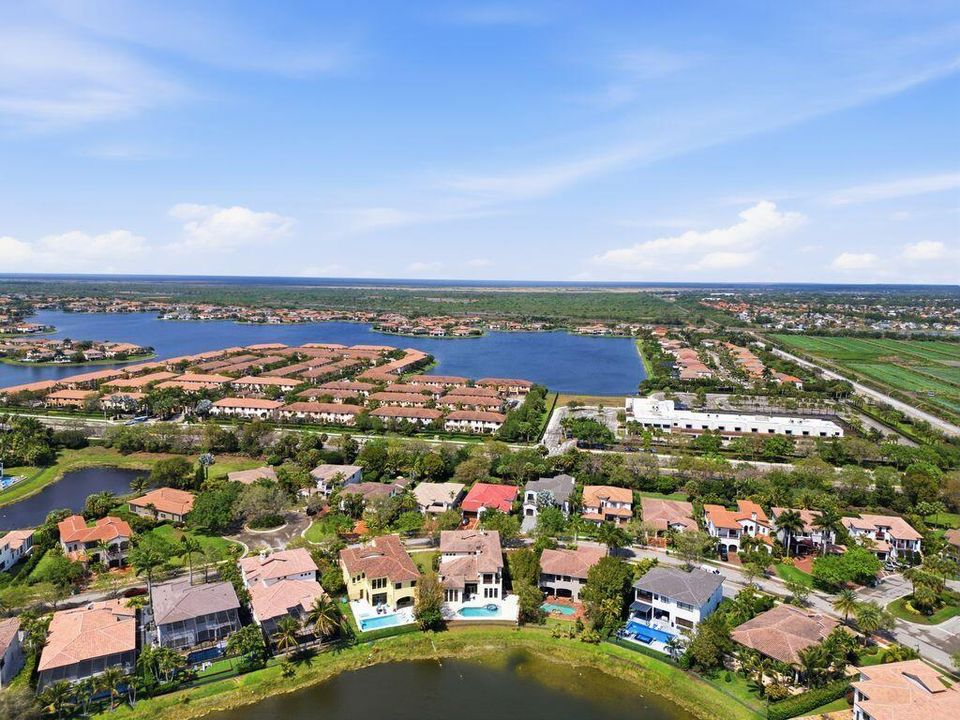 NEIGHBORHOOD VIEW