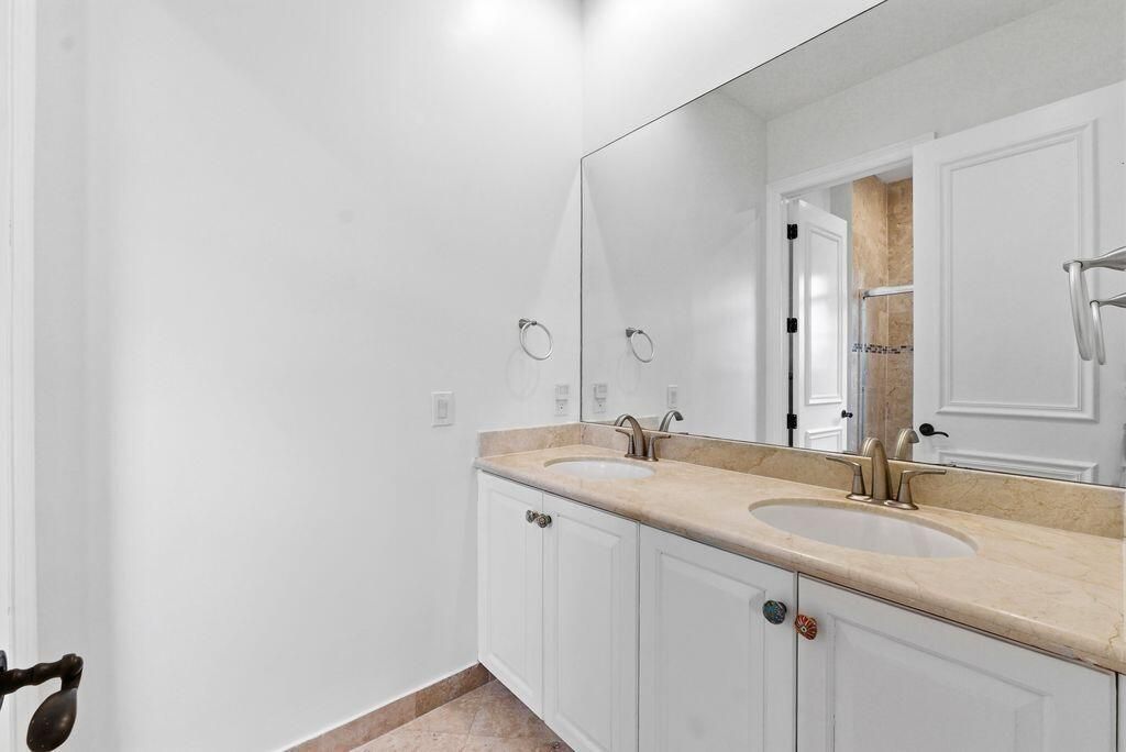 BATHROOM 5