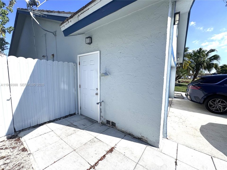 For Rent: $1,450 (1 beds, 1 baths, 1865 Square Feet)