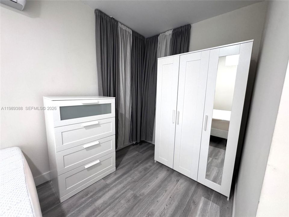 For Rent: $1,450 (1 beds, 1 baths, 1865 Square Feet)