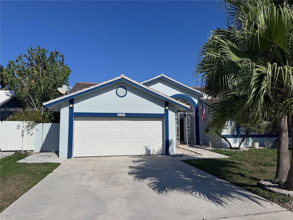 For Rent: $1,450 (1 beds, 1 baths, 1865 Square Feet)