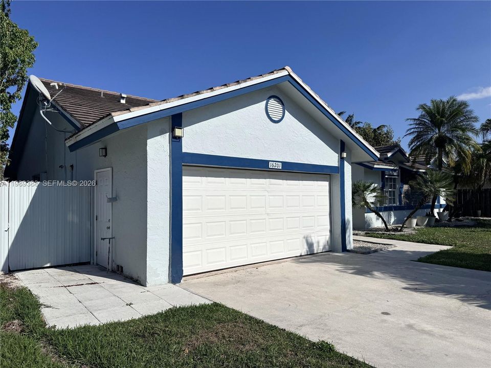 For Rent: $1,450 (1 beds, 1 baths, 1865 Square Feet)