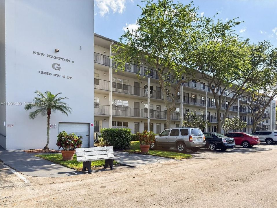For Sale: $117,000 (1 beds, 1 baths, 685 Square Feet)