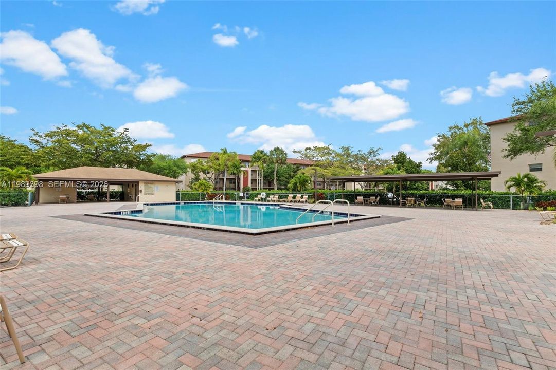 For Sale: $117,000 (1 beds, 1 baths, 685 Square Feet)