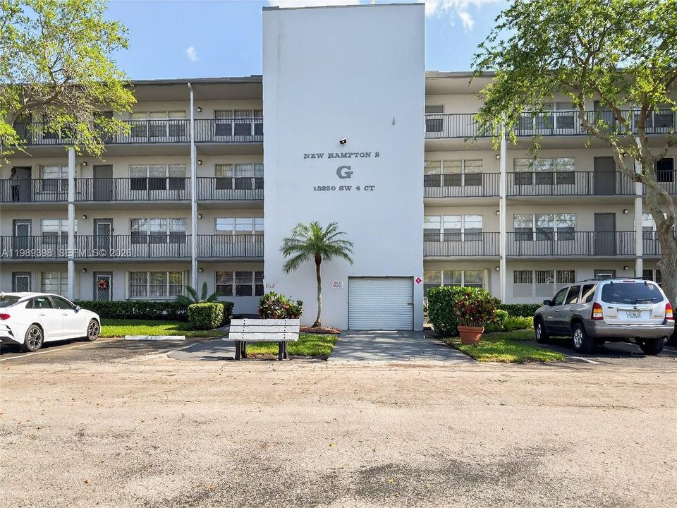 For Sale: $117,000 (1 beds, 1 baths, 685 Square Feet)