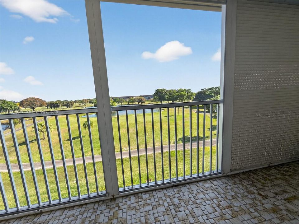 For Sale: $117,000 (1 beds, 1 baths, 685 Square Feet)